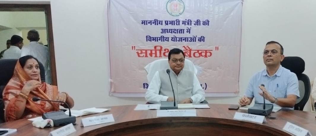 Instructions were given to repair the electricity system and provide uninterrupted power supply in Kabirdham district.