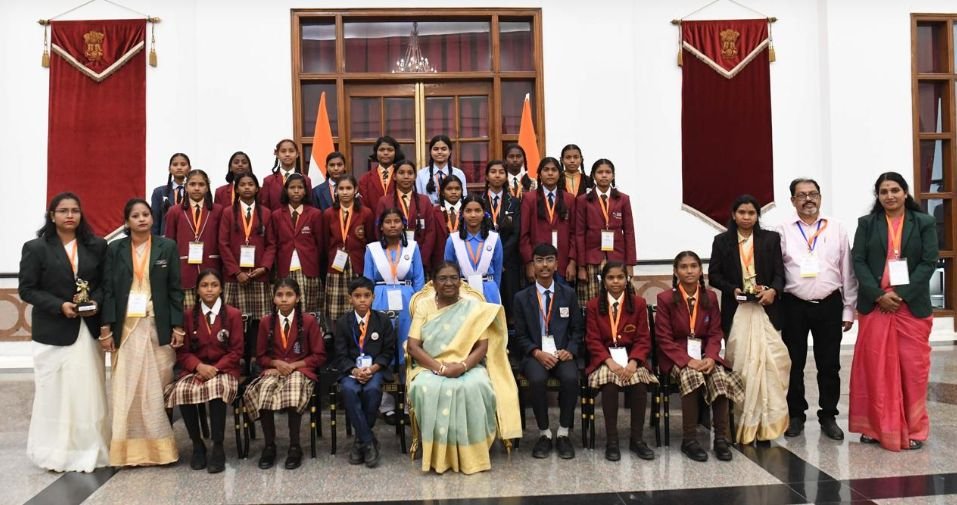 The students of Surguja division had a courtesy call on the President.