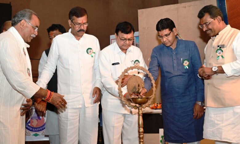 सिंगल विंडो सिस्टम 2.0 प्रणाली के जरिए उद्यमियों को मिल रही सहूलियत: मंत्री देवांगन 1 Entrepreneurs are getting convenience through Single Window System 2.0: Minister Dewangan