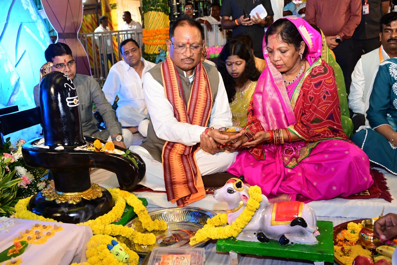 Chief Minister Pora is worshiping Lord Shiva and Nandiraj on Tihar.
