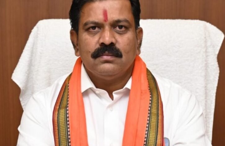 नक्सलियों के खिलाफ बड़ी सफलता मिलने पर उपमुख्यमंत्री श्री विजय शर्मा ने जवानों को दी बधाई 1 Deputy Chief Minister Shri Vijay Sharma congratulated the soldiers on achieving great success against Naxalites.