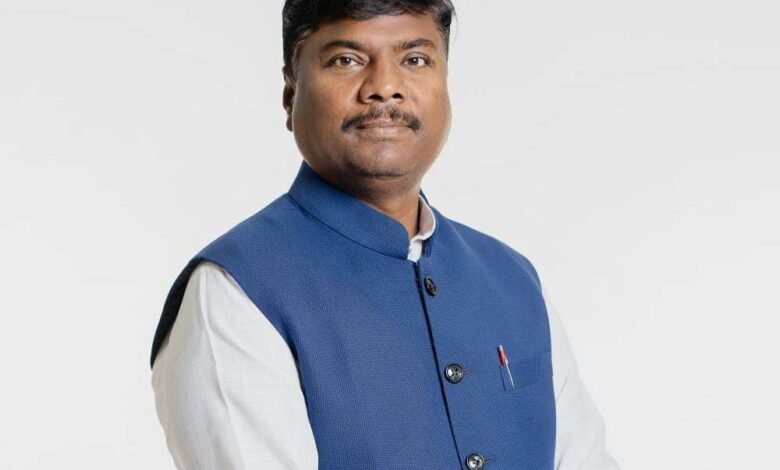 वन परिक्षेत्र भानपुरी के अतिक्रमण को अभियान चलाकर किया जा रहा वन भूमि को मुक्त 1 Forest land is being freed by running a campaign against encroachment in forest range Bhanpuri.