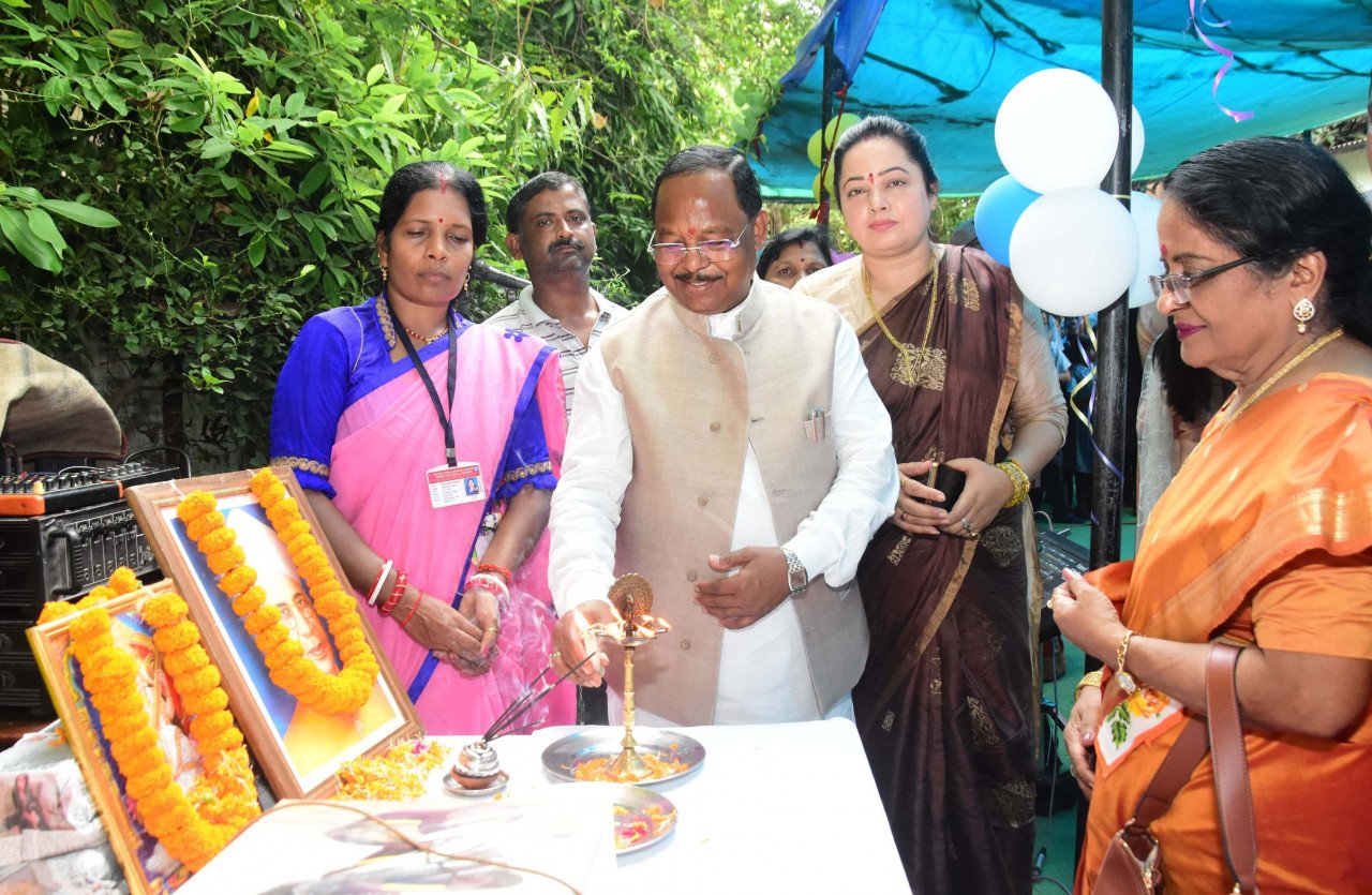 Minister Ramvichar Netam celebrated Teacher's Day with special school children