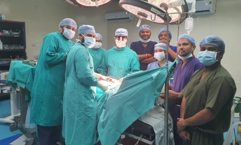 दो मरीजों के छाती के अंदर एवं हार्ट के ऊपर स्थित ट्यूमर की सफल सर्जरी 1 Successful surgery of tumors located inside the chest and above the heart of two patients.
