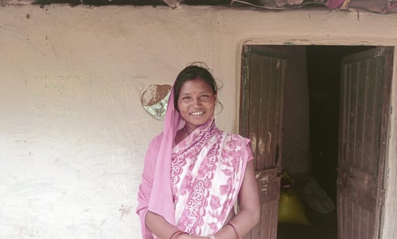 पहाड़ी कोरवा महिलाएं सुना रही महतारी वंदन की कहानी 1 Pahari Korwa women narrating the story of Mahtari Vandan