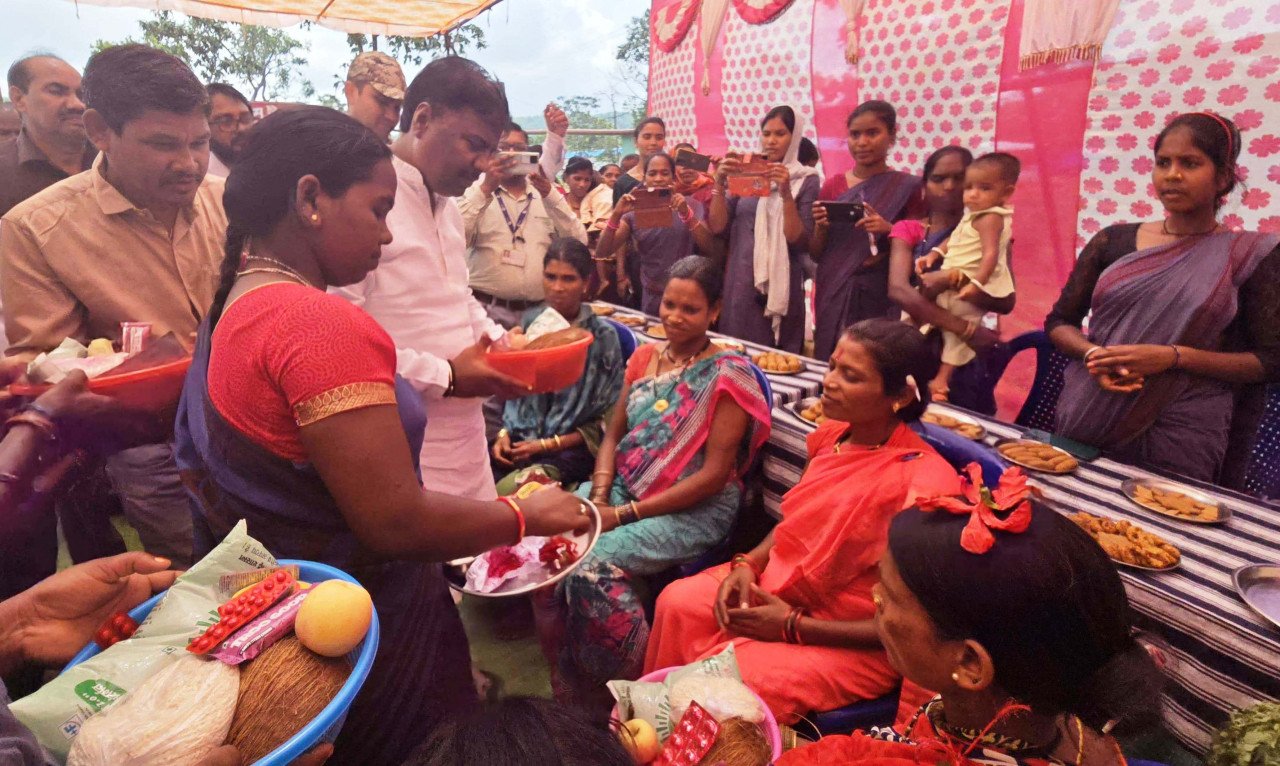 Minister Kedar Kashyap reached inaccessible area Kasturmetta