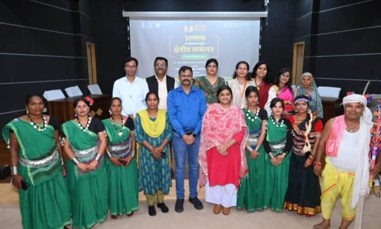 उल्लास सम्मेलन : छत्तीसगढ़ी परिधान में प्रतिभागी बने आकर्षण का केन्द्र 1 Ullas Sammelan: Participants in Chhattisgarhi attire become the center of attraction