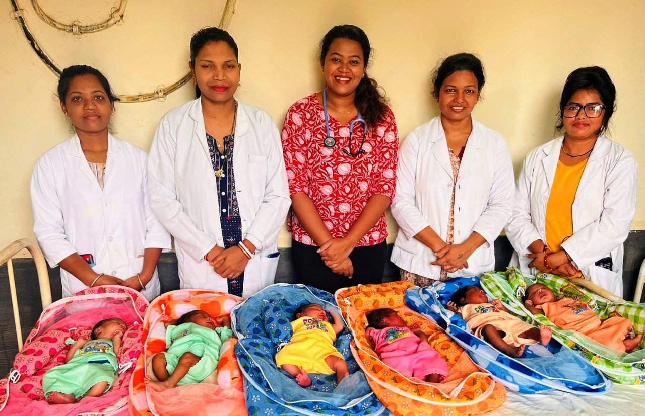 The sound of 6 little angels chirping in the government hospital Devbhog