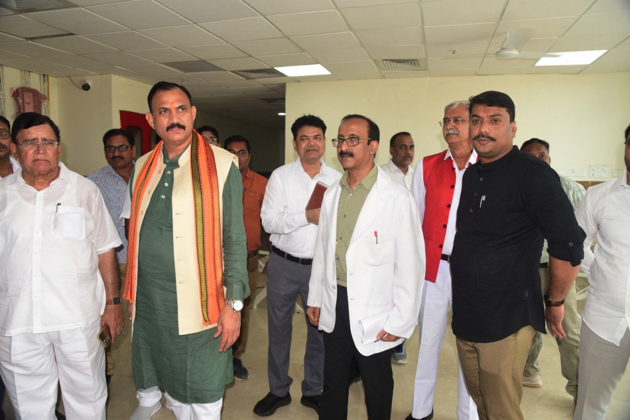 Health Minister Shyam Bihari Jaiswal inspected Multi Specialty Hospital Bilaspur