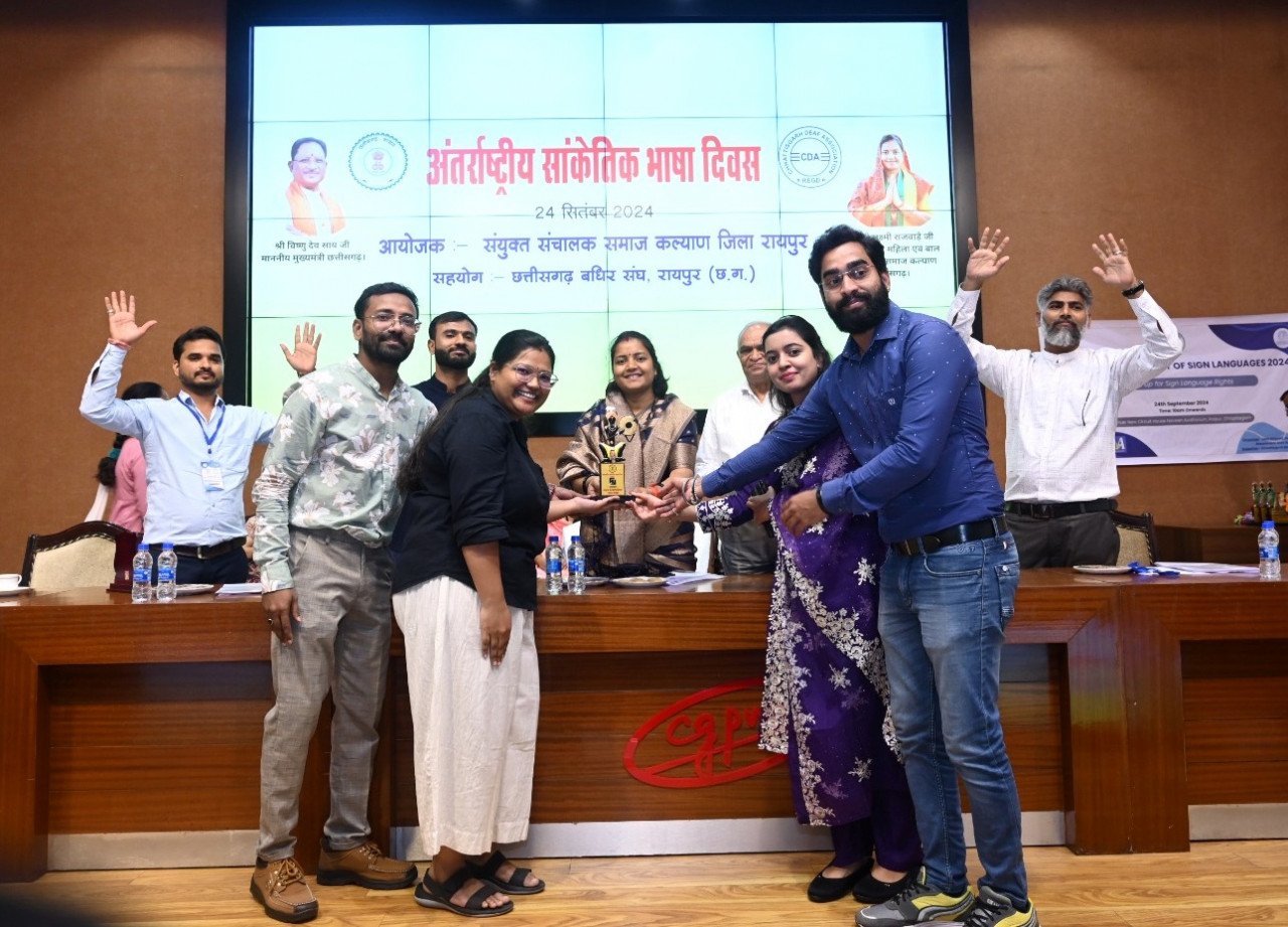 Minister Rajwade honored the disabled people