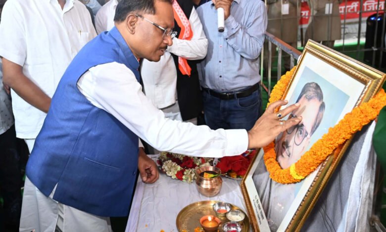 मुख्यमंत्री साय ने पंडित दीनदयाल उपाध्याय की जयंती पर उन्हें किया नमन 1 Chief Minister Sai paid tribute to Pandit Deendayal Upadhyay on his birth anniversary.