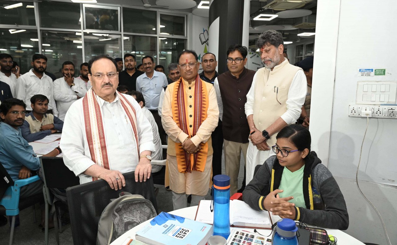 Union Health Minister Nadda interacted with the youth in Nalanda Library, Raipur.