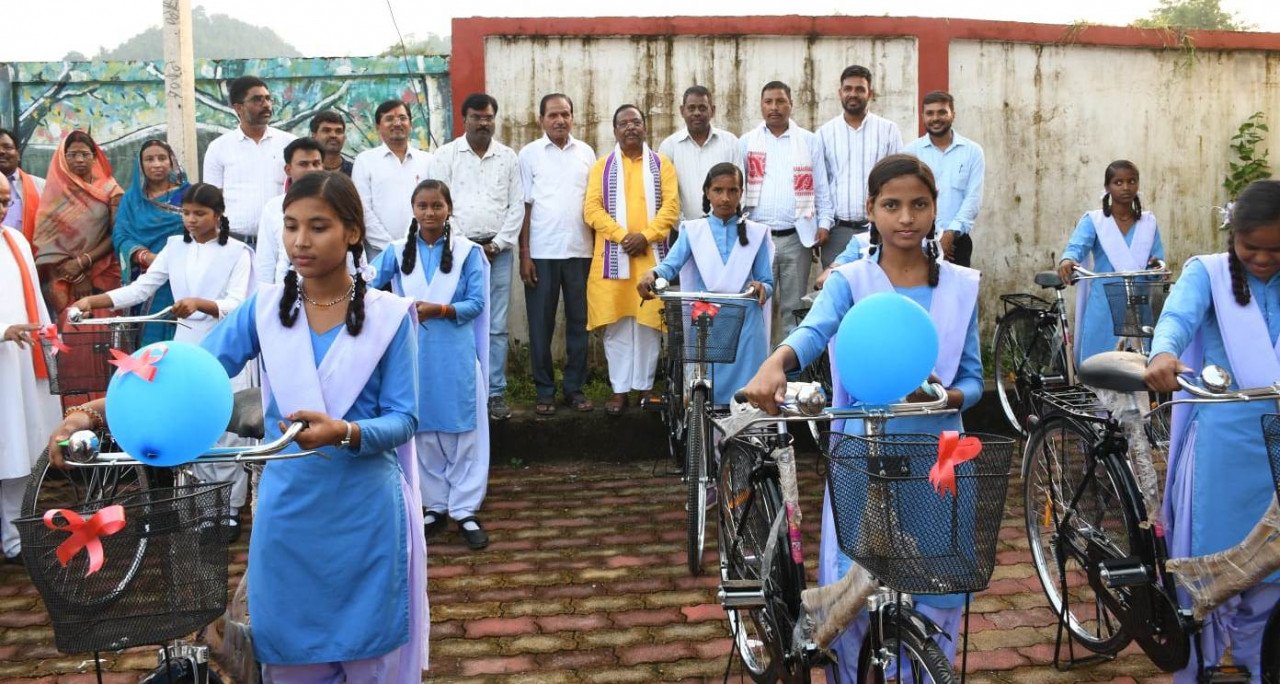 Make your parents and country proud by working hard with dedication and honesty: Minister Netam