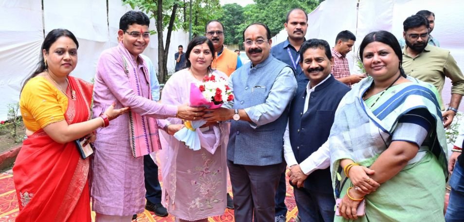 Deputy Chief Minister Arun Saw participated in the Teej Milan program at the residence of Minister Tankram Verma.