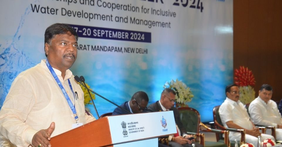 Minister Kedar Kashyap laid emphasis on water management and climate protection of the state.