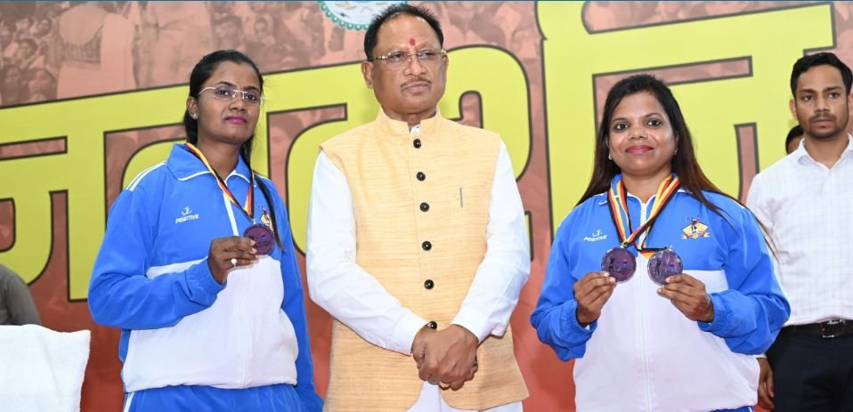 Chain Kumari Nishad of Mahasamund returned after participating in the Asian Cup Beach Woodball Championship..
