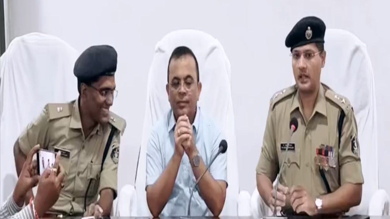 After the Kawardha incident, CM Vishnudeo Sai had removed Collector Janmejay Mahobe, know who he is?