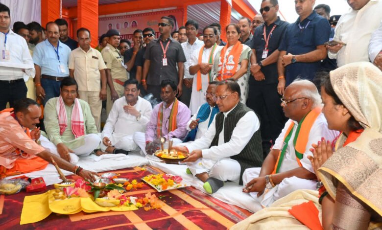 सियानजनों की सेवा से मिलता है पुण्य और आशीर्वाद: मुख्यमंत्री विष्णु देव साय 1 One gets virtue and blessings by serving the people: Chief Minister Vishnu Dev Sai