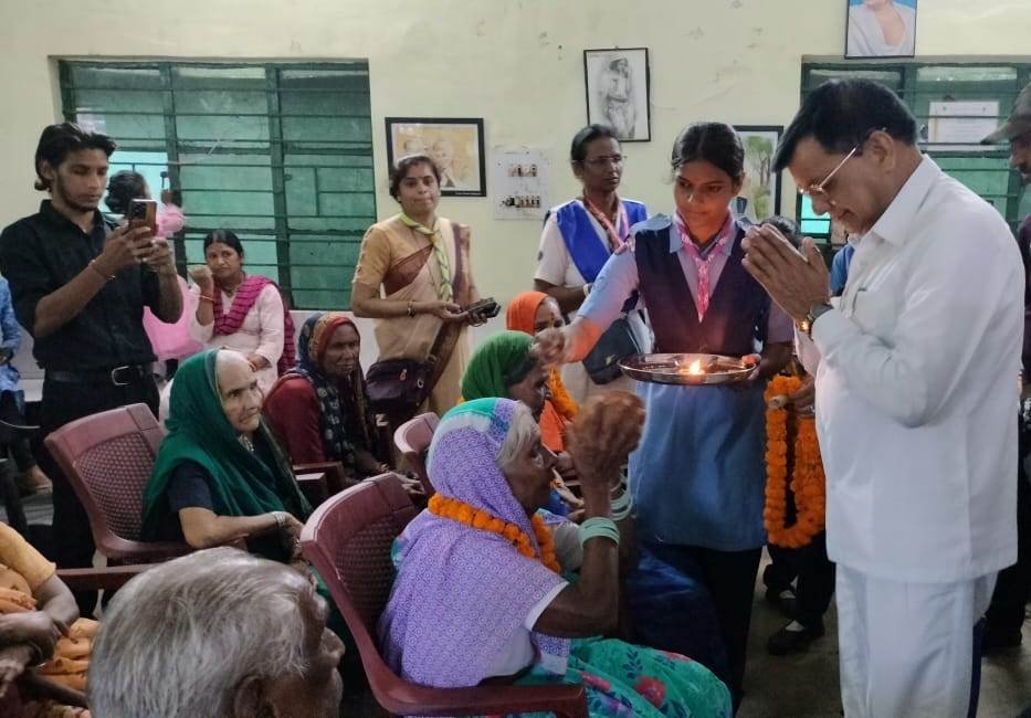 God's blessings are upon the one who respects elders: Minister Lakhanlal Dewangan