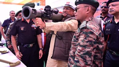 Photo of मुख्यमंत्री साय को जैकेट पहनाकर सेना ने अपने अंदाज में किया स्वागत