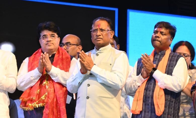 मुख्यमंत्री साय ने भगवान शिव के रुद्राभिषेक और महाआरती में हुए शामिल 1 Chief Minister Sai participated in Rudrabhishek and Maha Aarti of Lord Shiva