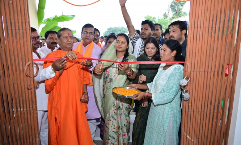 मंत्री लक्ष्मी राजवाड़े ने लटोरी में नवीन तहसील कार्यालय का किया शुभारंभ 1 Minister Lakshmi Rajwade inaugurated new tehsil office in Latoree
