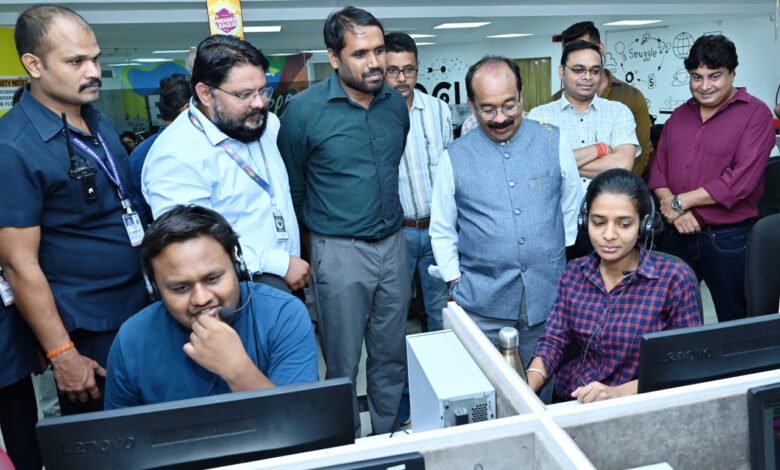 लाइब्रेरी, बीपीओ और इनक्यूबेशन सेंटर में युवाओं के बीच पहुंचे उप मुख्यमंत्री अरुण साव 1 Deputy Chief Minister Arun Sao reached among the youth in Library, BPO and Incubation Center