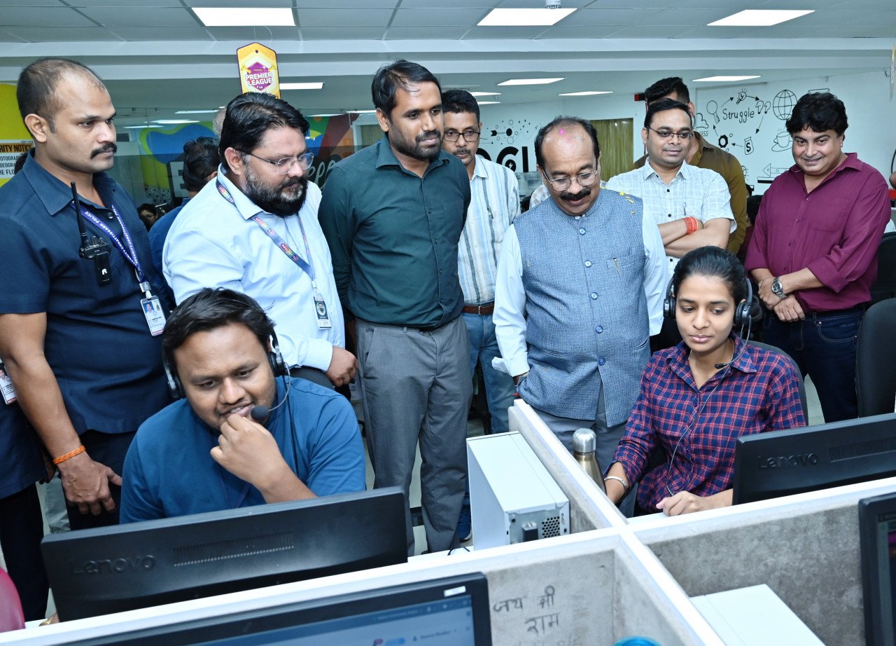 Deputy Chief Minister Arun Sao reached among the youth in Library, BPO and Incubation Center