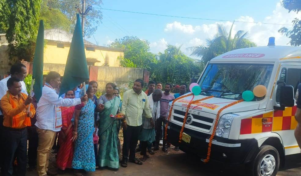 Minister Kashyap flagged off the ambulance