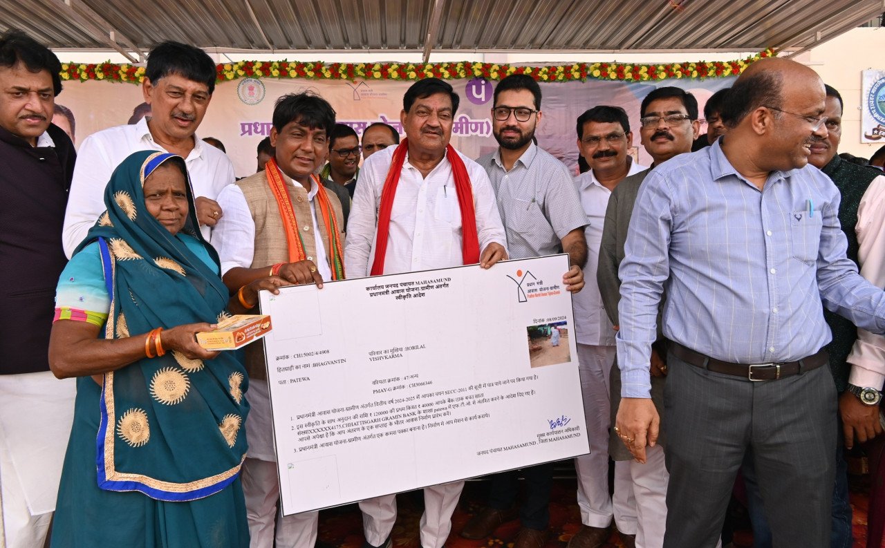 Food Minister congratulates and best wishes to the beneficiaries for housing approval and house entry