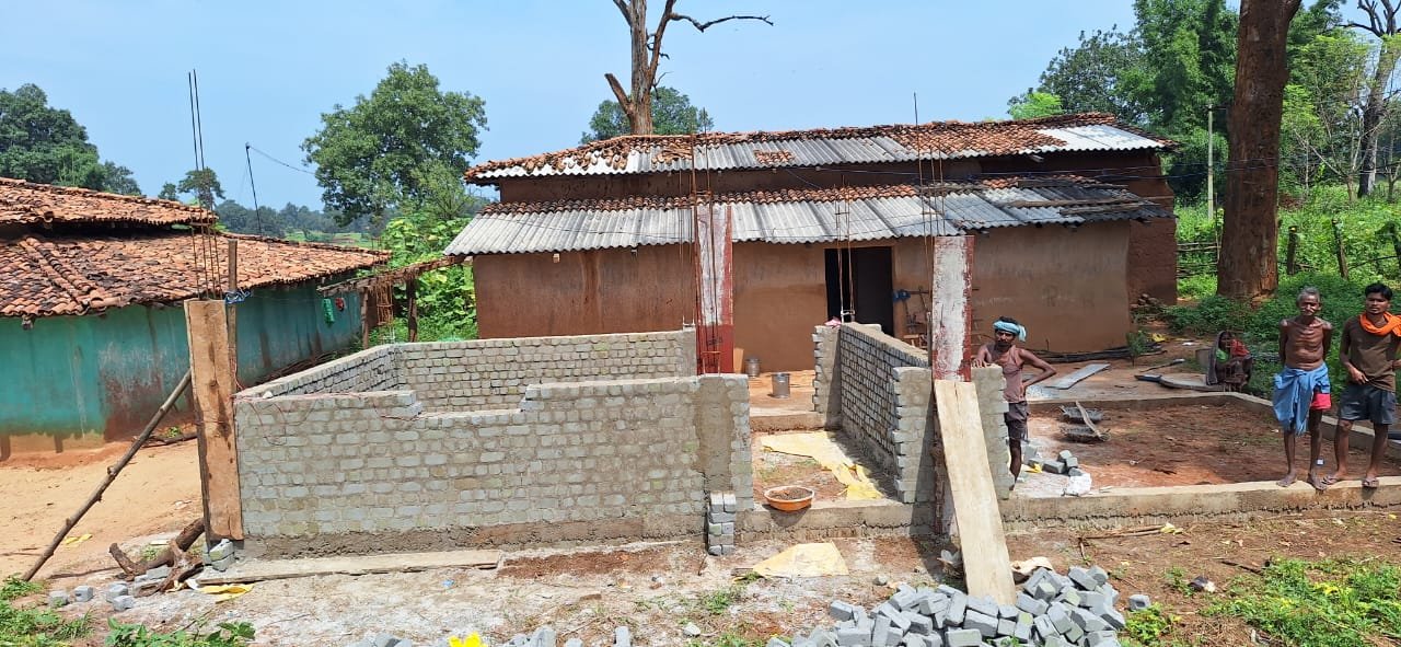 Only memories will remain of the kutcha houses, the foundations of the houses of the poor have started getting stronger.