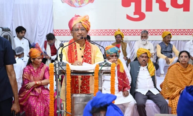 मुख्यमंत्री विष्णु देव साय ने मुरिया दरबार में माडिया साराय में विकास कार्य के लिए 50 लाख रुपए की घोषणा की 1 Chief Minister Vishnu Dev Sai announced Rs 50 lakh for development work at Madia Sarai in Muria Darbar.