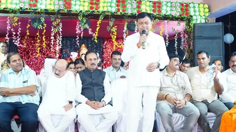 पूर्वजों द्वारा कोहड़िया में प्रारंभ किए गए दशहरा उत्सव आज की पीढ़ी के लिए अमूल्य धरोहर: उद्योग मंत्री देवांगन 1 Dussehra festival started by ancestors in Kohadia is an invaluable heritage for today's generation: Industries Minister Dewangan