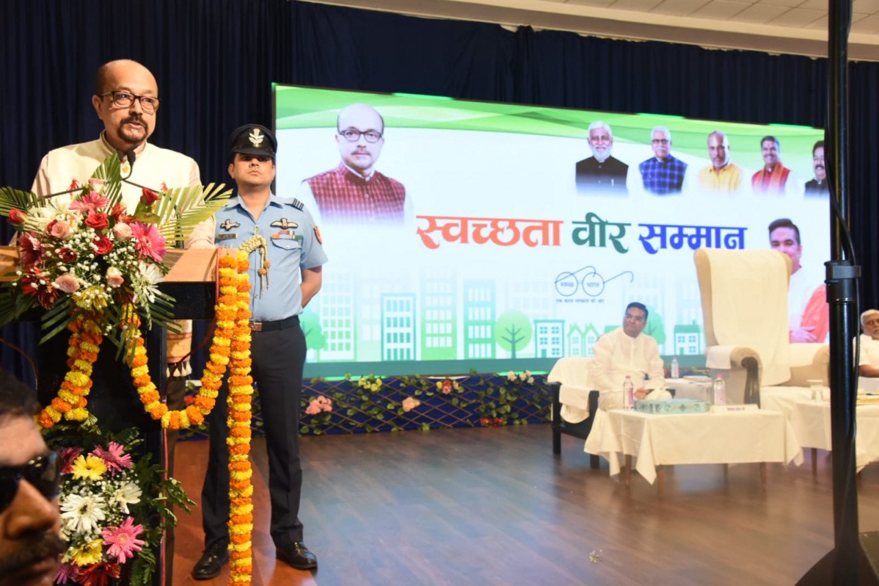 Governor Deka attended the Swachhta Veer Samman ceremony
