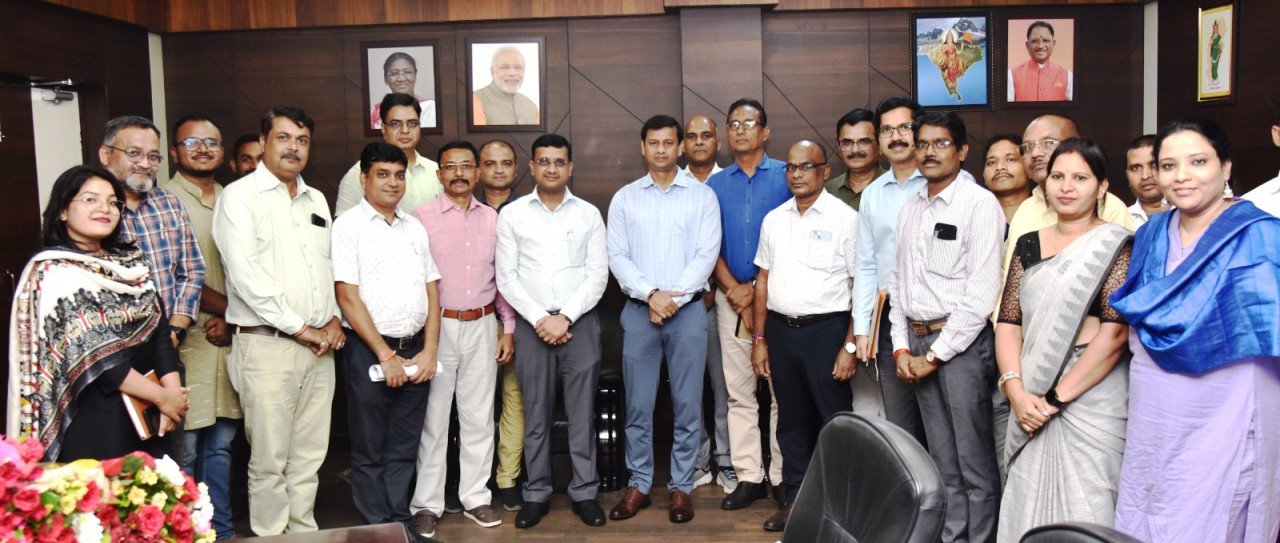 Emotional farewell given to Commissioner Mayank Srivastava
