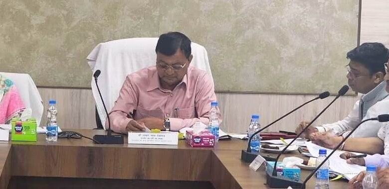 श्रमिकों के बच्चे पढ़ेंगे अब बड़े स्कूलों में, अटल उत्कृष्ट शिक्षा योजना की प्रक्रिया 1 नवंबर से, श्रमवीरों के लिए तीन नई योजना पर मुहर 1 Children of workers will now study in big schools, the process of Atal Excellent Education Scheme will start from November 1, three new schemes for laborers have been approved.