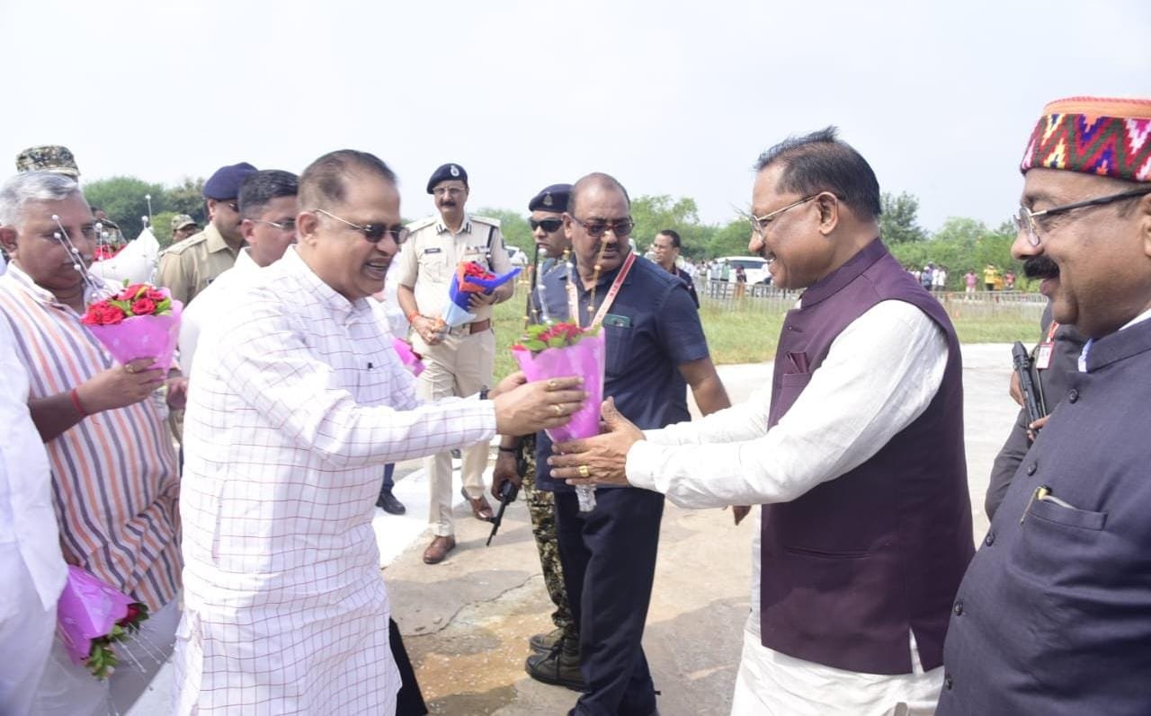 Chief Minister Vishnudev Sai welcomed at helipad on reaching Bilaspur