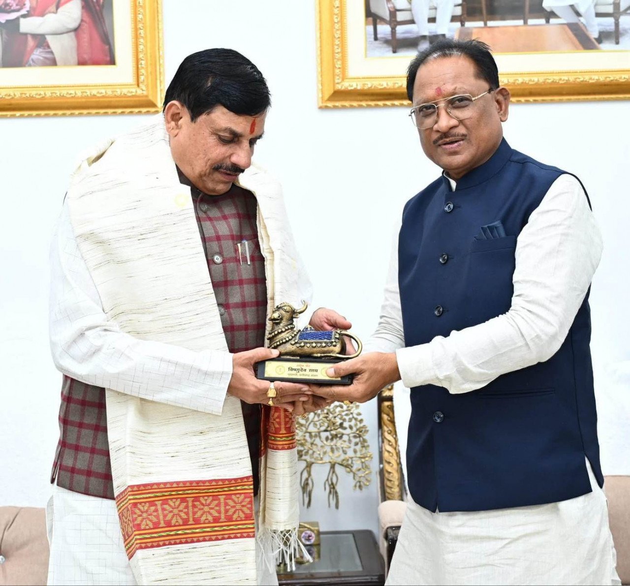 Chief Minister Sai warmly welcomed Madhya Pradesh Chief Minister Dr. Mohan Yadav at his residence.