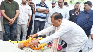 Photo of मुख्यमंत्री साय ने पूर्व राज्यसभा सांसद स्वर्गीय श्री गोपाल व्यास के अंतिम दर्शन में शामिल होकर दी भावभीनी श्रद्धांजलि