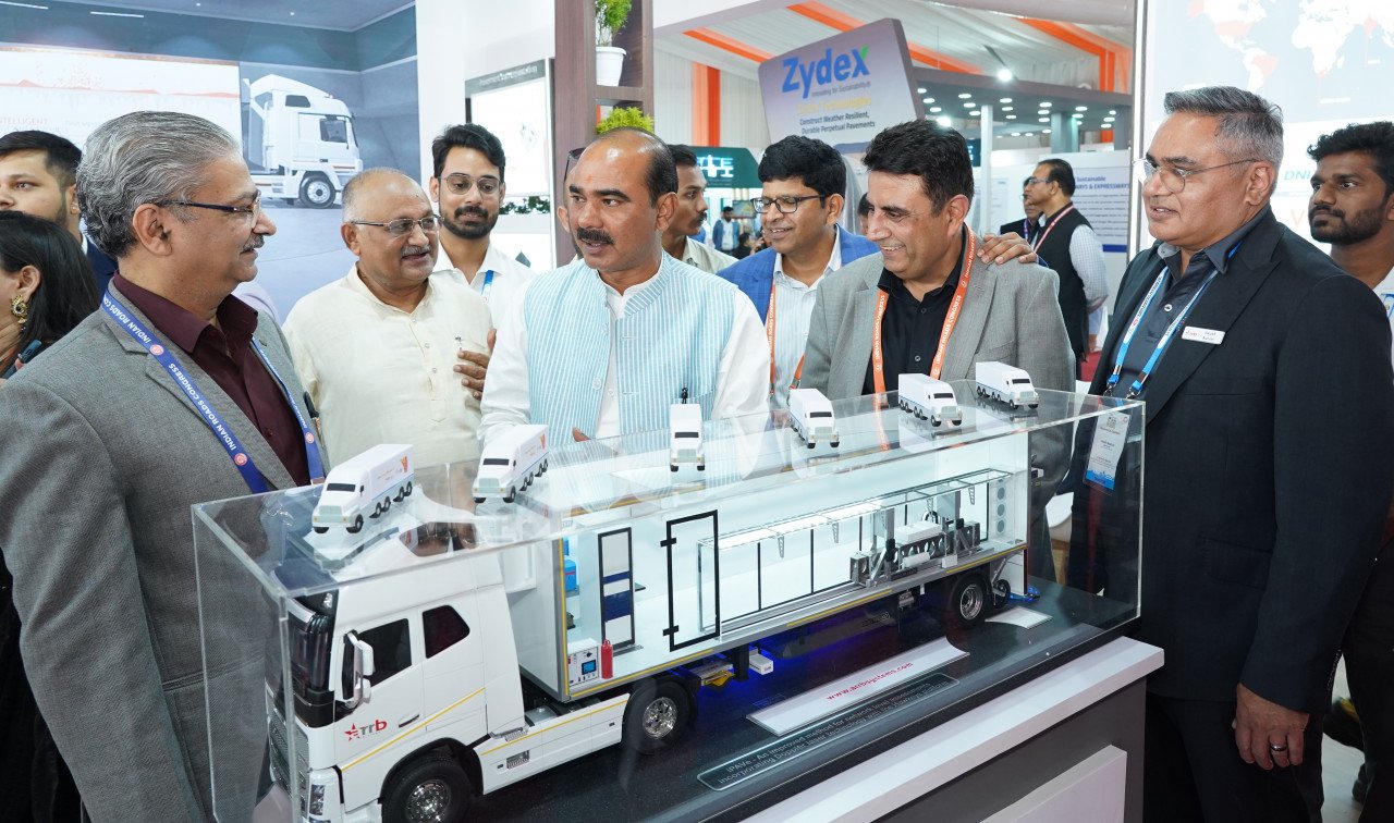 Union Minister of State Shri Ajay Tamta visited the exhibition of technical equipment