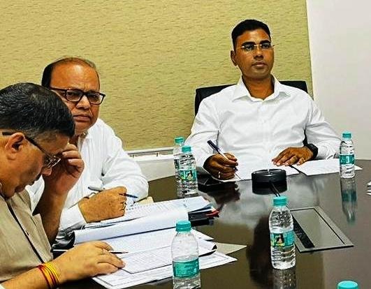 पंजीयक आयुक्त कुलदीप शर्मा ने की विभागीय काम काज की समीक्षा 1 Registrar Commissioner Kuldeep Sharma reviewed the departmental work.