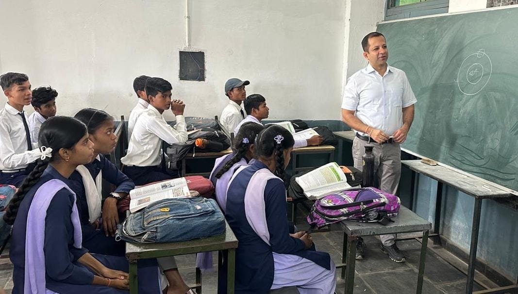 Education Secretary Siddharth Komal Singh Pardeshi played the role of a teacher.