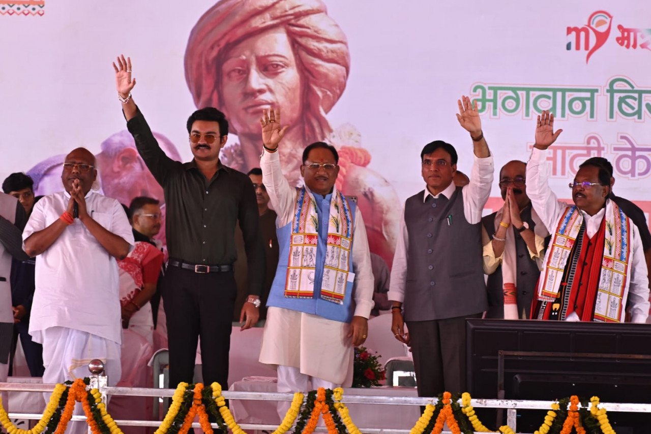 Union Minister Dr. Mandaviya appealed to the youth to get involved in the country's development and social concerns.
