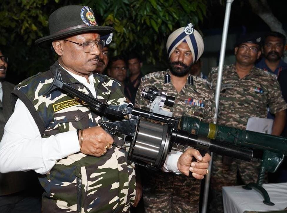 Chief Minister suddenly reached CRPF camp to boost the enthusiasm of the soldiers during their stay in Bastar.