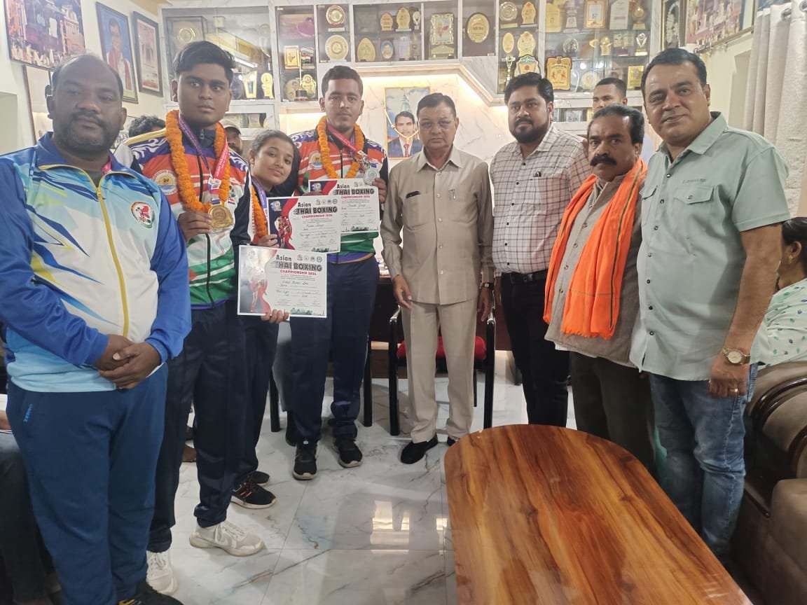 Minister Dewangan congratulated the players on winning gold and silver medals in the boxing championship.