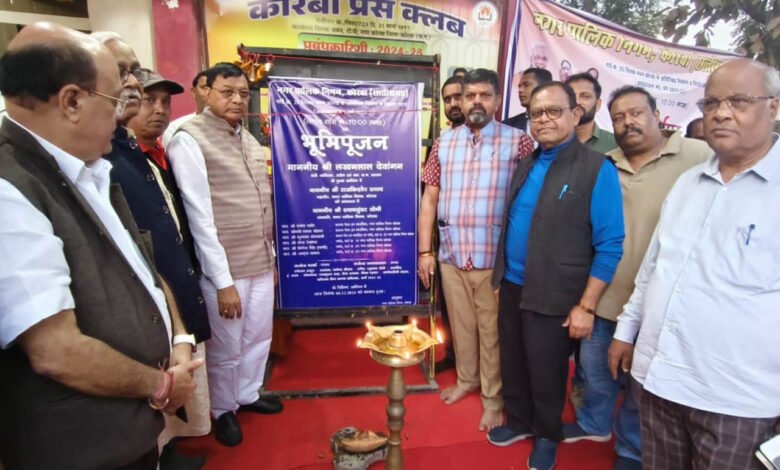 एक साल पूर्ण होने पर तिलक भवन में प्रेस क्लब द्वारा आयोजित कार्यक्रम में शामिल हुए मंत्री देवांगन 1 On completion of one year, Minister Devangan participated in the program organized by the Press Club at Tilak Bhawan.