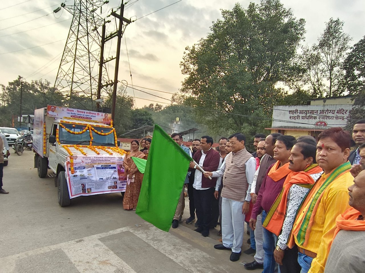 Minister Lakhan Lal Dewangan flagged off the publicity chariot of Nikshay-Niramaya.