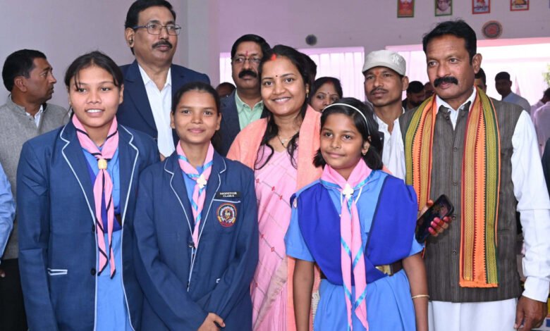 युवाओं के नेतृत्व क्षमता का विकास करता है युवा संसद : मंत्री लक्ष्मी राजवाड़े 1 Youth Parliament develops leadership abilities of youth: Minister Lakshmi Rajwade