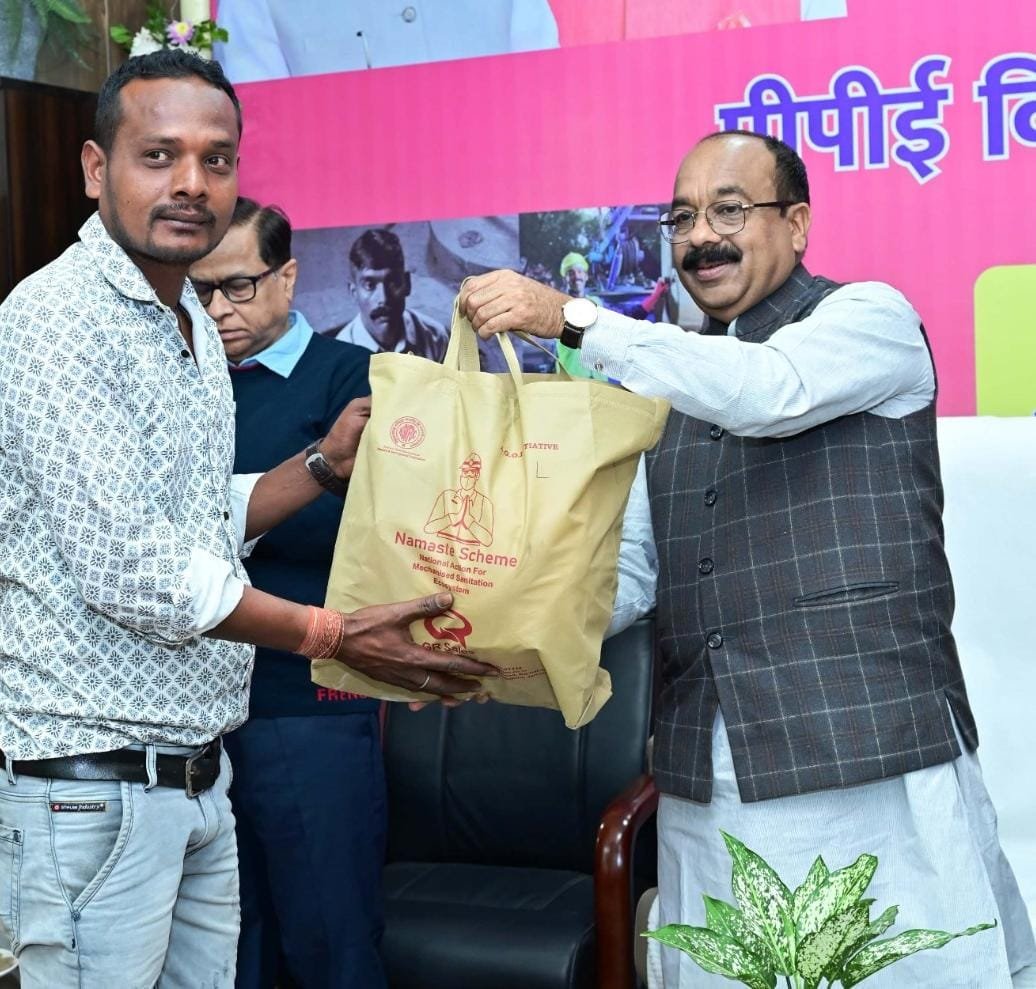 It is the responsibility of the government to protect the sanitation workers and their families working in the interest of the society and the country - Arun Sao