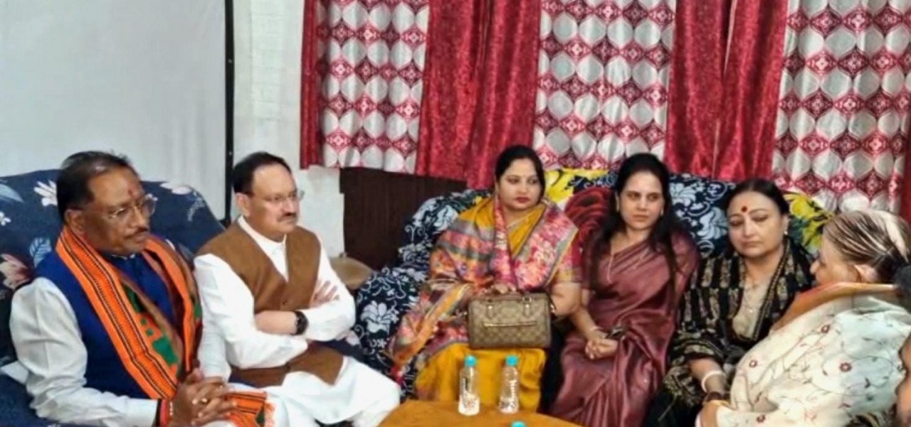 Union Health Minister Nadda, former Rajya Sabha member Late. Met the family members of Shri Gopal Vyas